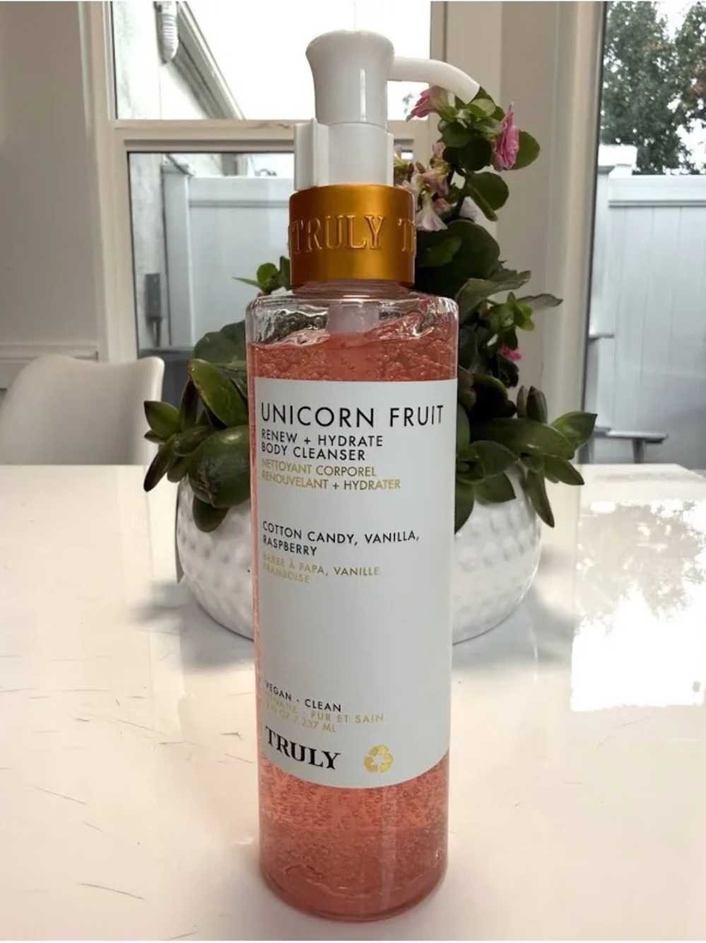TRULY Unicorn Fruit Renew + Hydrate Body Cleanser